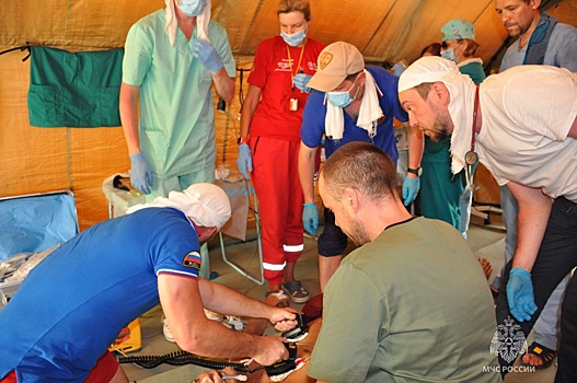 МЧС: Российские медики в Мьянме спасли пострадавшего, который уже не дышал