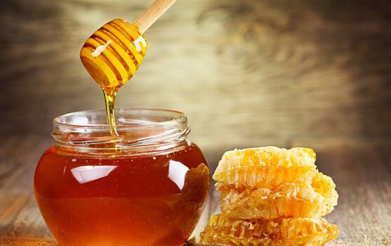Врач Дианова развеяла миф о целебных свойствах мёда
