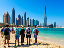 Туристам в ОАЭ запретили покидать отели в открытой одежде