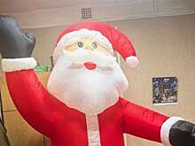 На Камчатке мужчину задержали за кражу надувной фигуры Деда Мороза