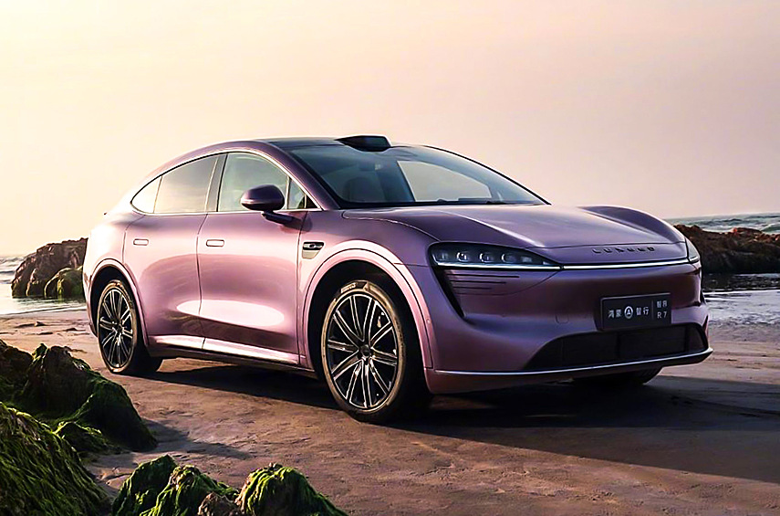 Luxeed R7. Chery и Huawei представили новинку, которая выйдет на рынок во втором полугодии. Первый кроссовер марки составит компанию седану S7. Буква R в названии намекает на «революцию». Внешне модель близка (естественно, с учётом другого форм-фактора) к дебютировавшей в 2023 году четырёхдверке на архитектуре Chery E0X.