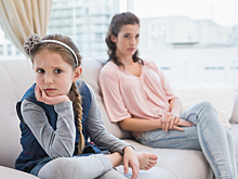 Психолог: почему ребенок капризничает при маме, но ведет себя хорошо при других