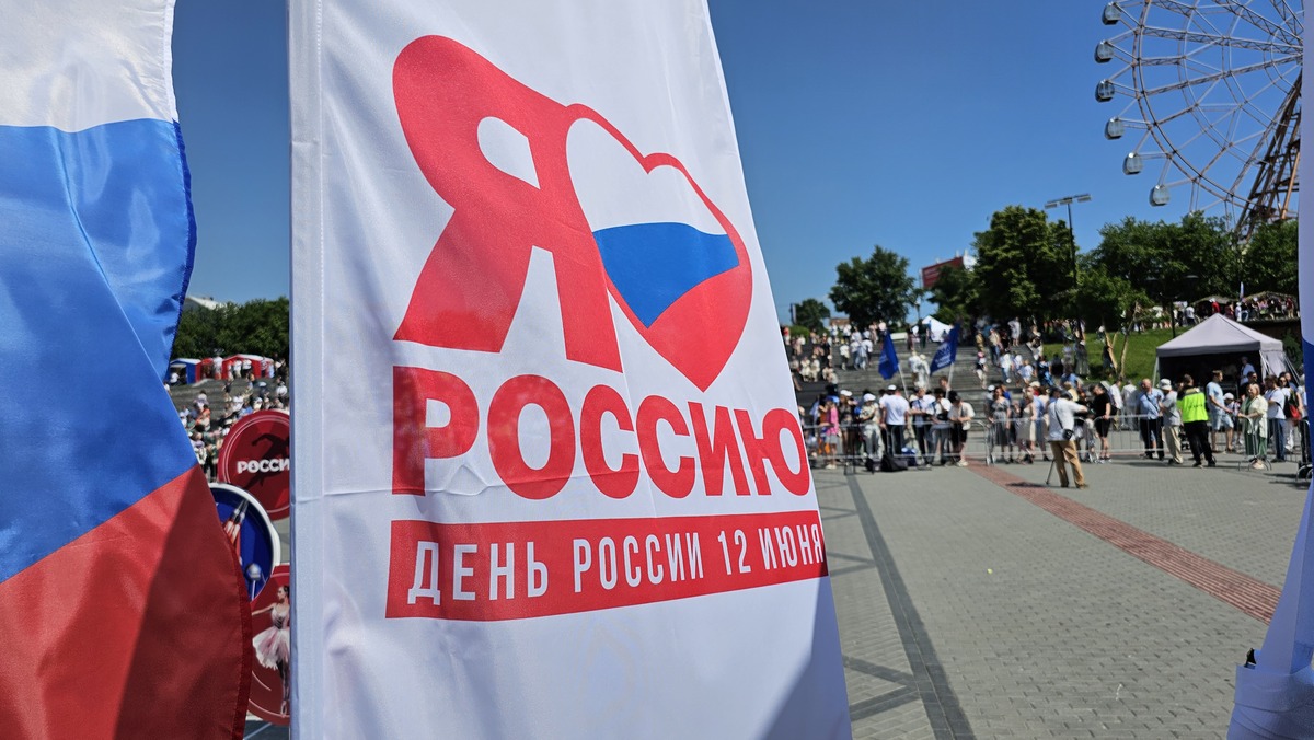 Новосибирск отмечает День России-2025: фоторепортаж с Михайловской набережной