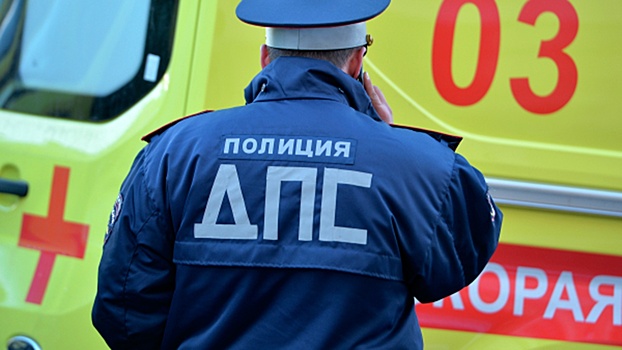 Протаранивший столб в Москве водитель умер за рулем из-за оторвавшегося тромба