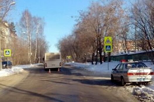 В Кировском районе Перми на пешеходном переходе автобус сбил школьницу