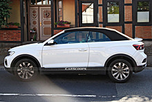 Обновленный кабриолет Volkswagen T-Roc показали на шпионских фото с новым бампером