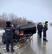 В Саратовской области при опрокидывании автомобиля погибли два человека
