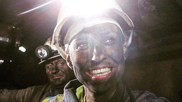«Добыла 50 кг угля»: Чичерина спустилась в шахту на Донбассе