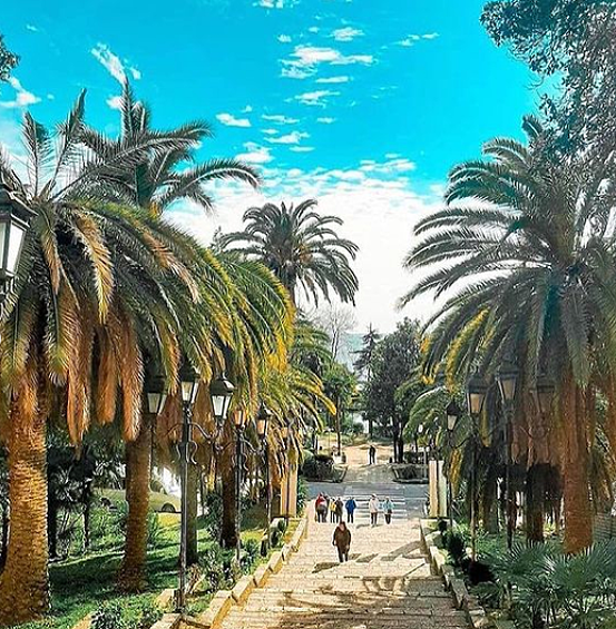 Гагра осенью не менее прекрасна, чем летом. 