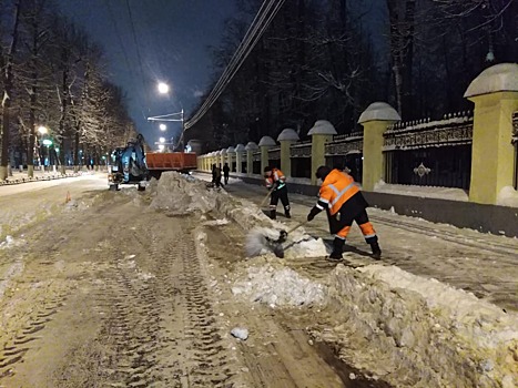 Сами возьмите в руки лопаты: депутат предложил ярославцам помочь мэрии чистить снег