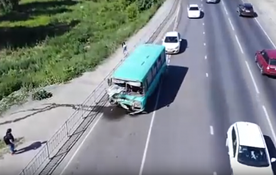 Маршрутка врезалась в три автомобиля под Нижним Новгородом