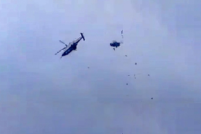 Появились кадры столкновения двух вертолетов в Малайзии