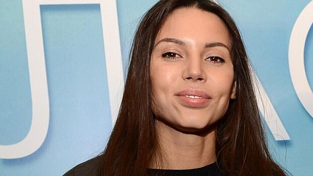 Оксана Самойлова позагорала в крошечном бикини