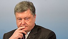 Порошенко сбежал от толпы под крики "Позор!"