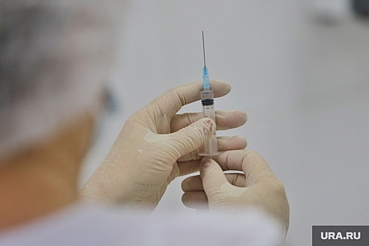 Доктор Александр Мясников сообщил, что вакцинация не может защитить от новых мутаций коронавируса