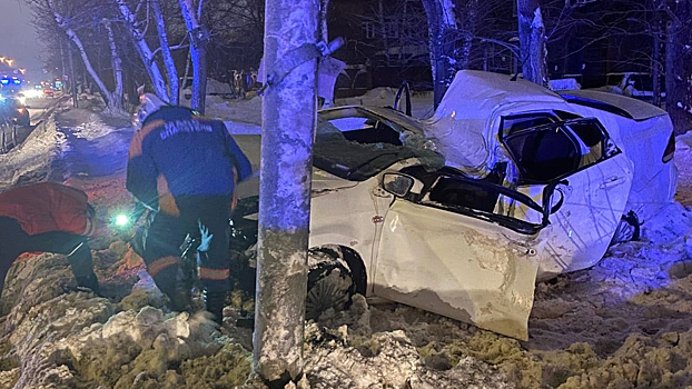 Молодой парень насмерть разбился о столб в Новосибирске