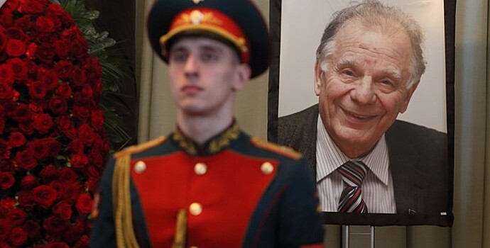 Путин поручил увековечить память Жореса Алфёрова