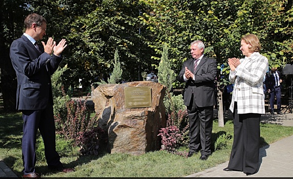 Два памятных камня заложили сегодня в Ростове