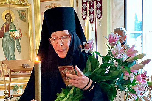 Настоятельница объяснила, почему актриса Васильева решила уйти в монастырь