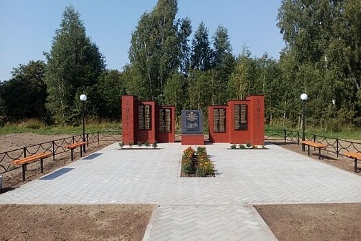 По губернаторской программе «Решаем вместе» в селе Охотино благоустроен памятник погибшим в годы ВОВ