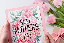 В Британии убрали слово "мама" с открыток к Дню матери