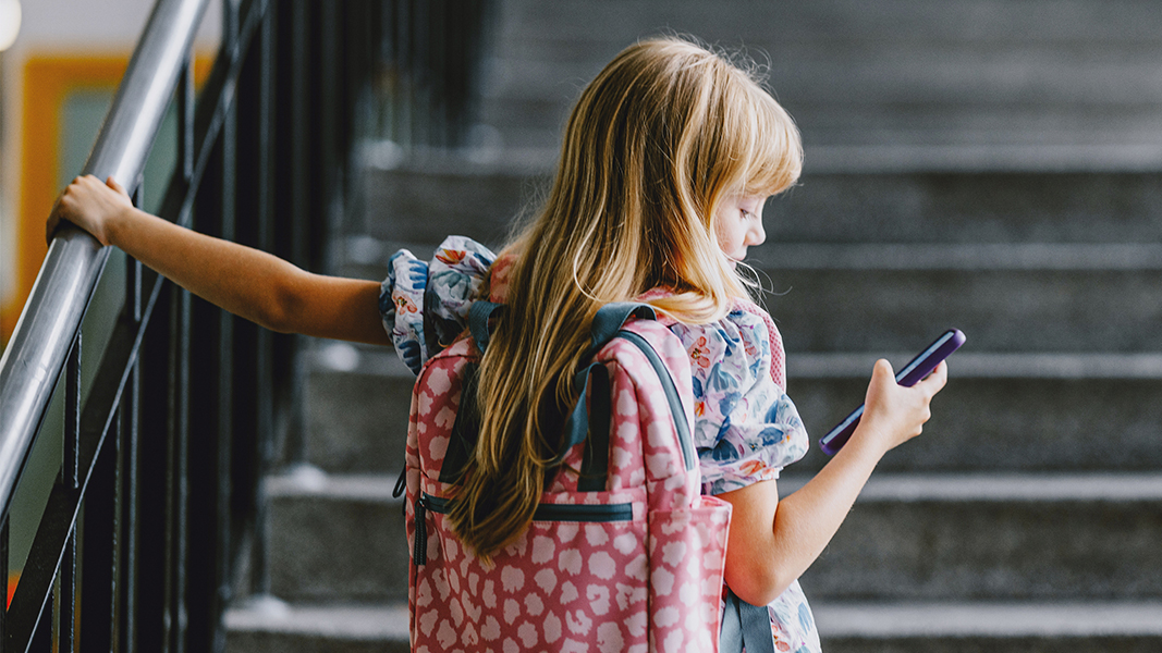 Эксперт оценил идею ввести в России специальные SIM-карты для детей