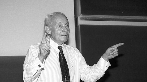 Умер лауреат Нобелевской премии по химии Манфред Эйген