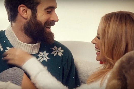 Кайли Миноуг сняла возлюбленного в рождественском клипе