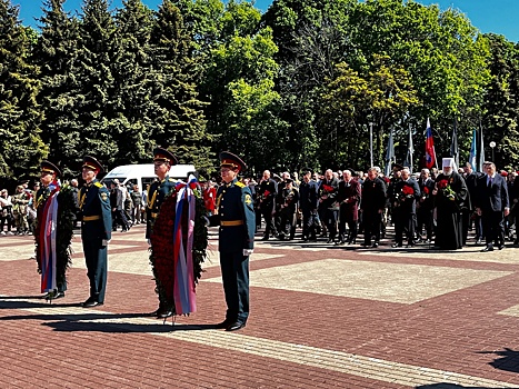 В День Победы куряне возложили цветы к Вечному огню