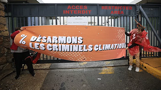 Активисты Attac и Extinction Rebellion задержаны после попытки акции против частных самолетов