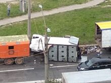 Во Владимире перевернулся грузовик с пивом