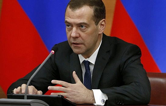 Медведев дал неделю на доработку "антикризисного плана"