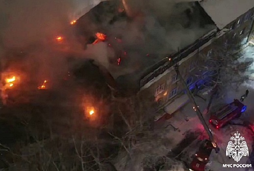 Подробности пожара на Тургенева в Новосибирске: огонь вспыхнул в мебельном цехе