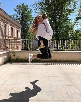 Кристина Асмус показала, как дочь учит ее английскому