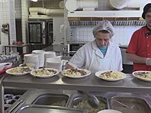 Белки, углеводы и витамины. Качество школьных обедов проверили в Дубне