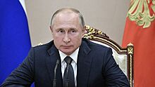 Путин поручил разобраться в системе оплаты труда медикам