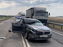 В Волгоградской области водителя на «Поло» зажало между двумя грузовиками