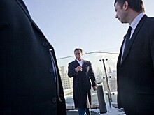 Арнольд Шварценеггер сыграл в шахматы с Майком Тайсоном
