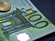 Банк России понизил курсы доллара и евро