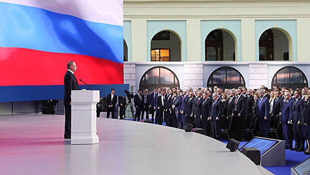 В Кремле опровергли данные о переносе даты послания Путина Федсобранию