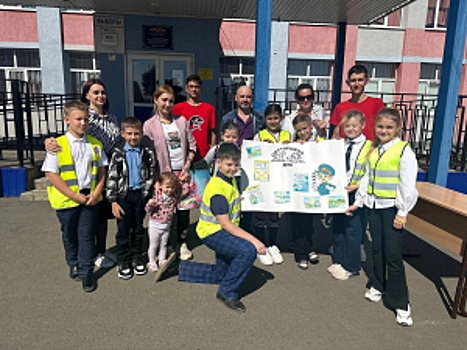 В Оренбургской области полицейские и юнармейцы за безопасность на дороге