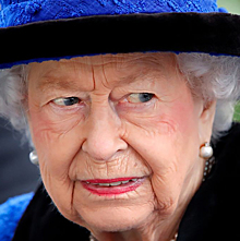 В 95 королева ягодка опять: Елизавета II отказалась принимать награду «старушка года»
