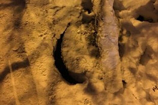 Саратовские подростки похитили несколько чугунных люков