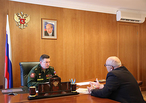Командующий ЦВО генерал-лейтенант Александр Лапин провел в Екатеринбурге прием граждан по личным вопросам