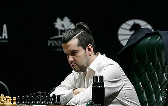 Непомнящий обыграл Алексеенко и продолжает лидировать на шахматном турнире претендентов
