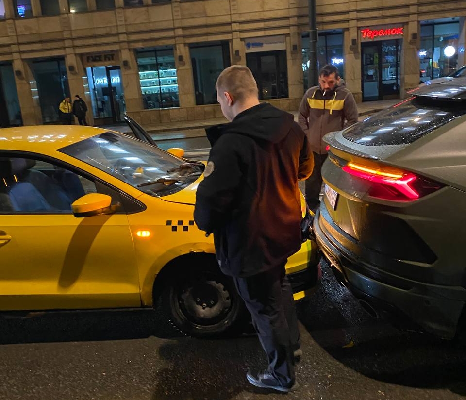 Рэпер Егор Крид рассказал, что в его Lamborghini Urus врезался таксист под чем-то