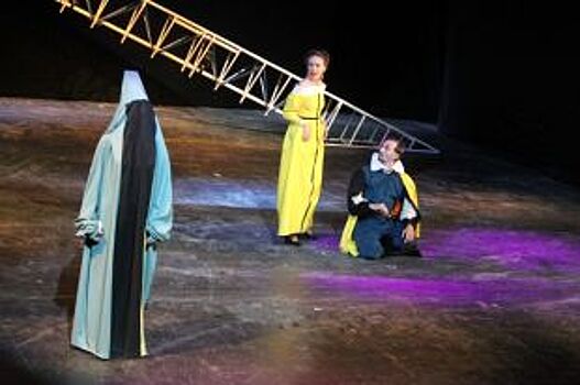 Воронежский драмтеатр поставил спектакль о любви, чести и харассменте