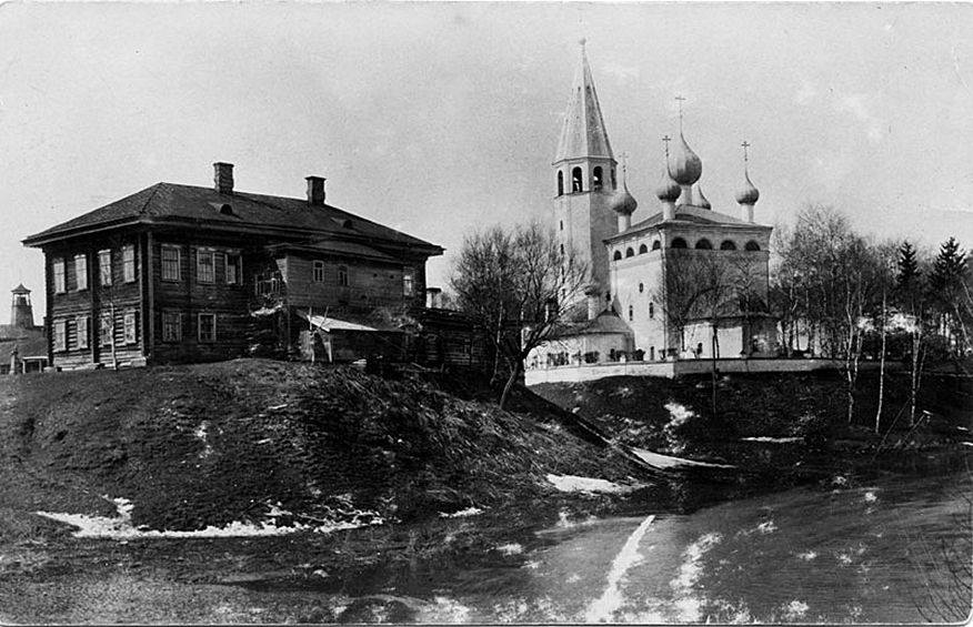 Архивный снимок села Вятское
