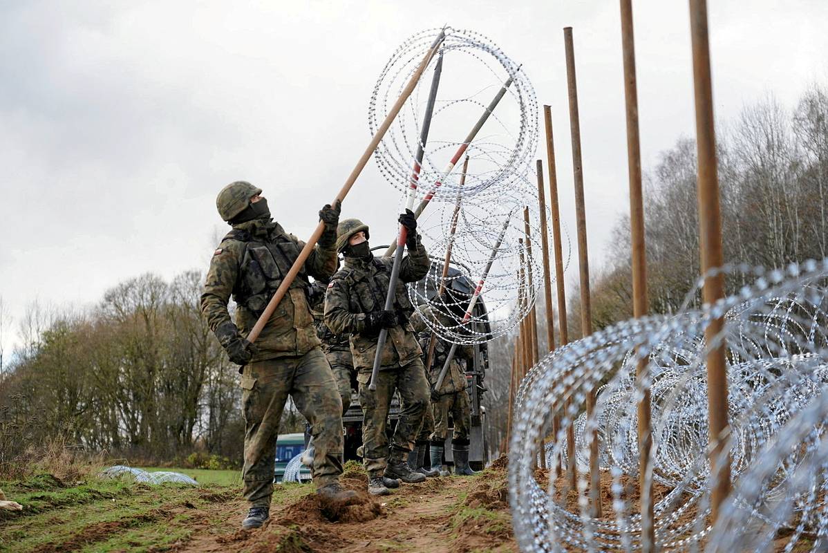 В Польше заявили о проблемах со строительством «щита» на границе с Россией
