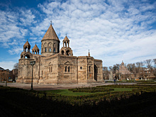 Рождество Христово в Эчмиадзине: праздничная литургия в сердце Армянской Церкви